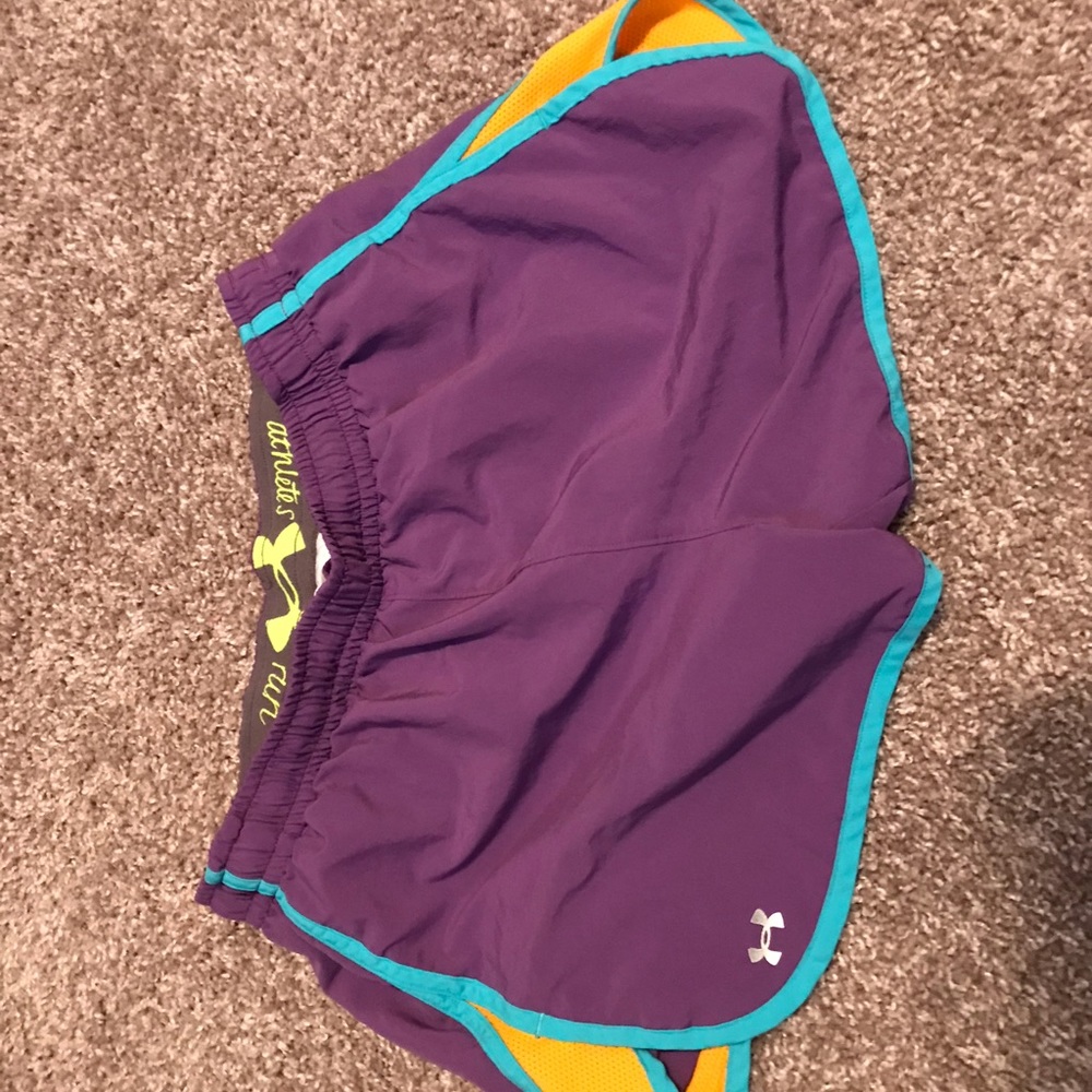 Under Armour Shorts!! Like new!!